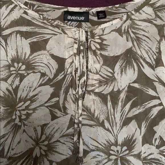 Flower Top - Picture 2 of 2